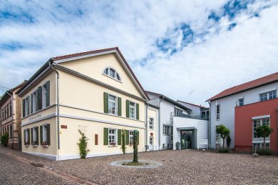 Klein-Winternheim - Rathaus - Außenansicht Klein-Winternheim - Rathaus - Außenansicht