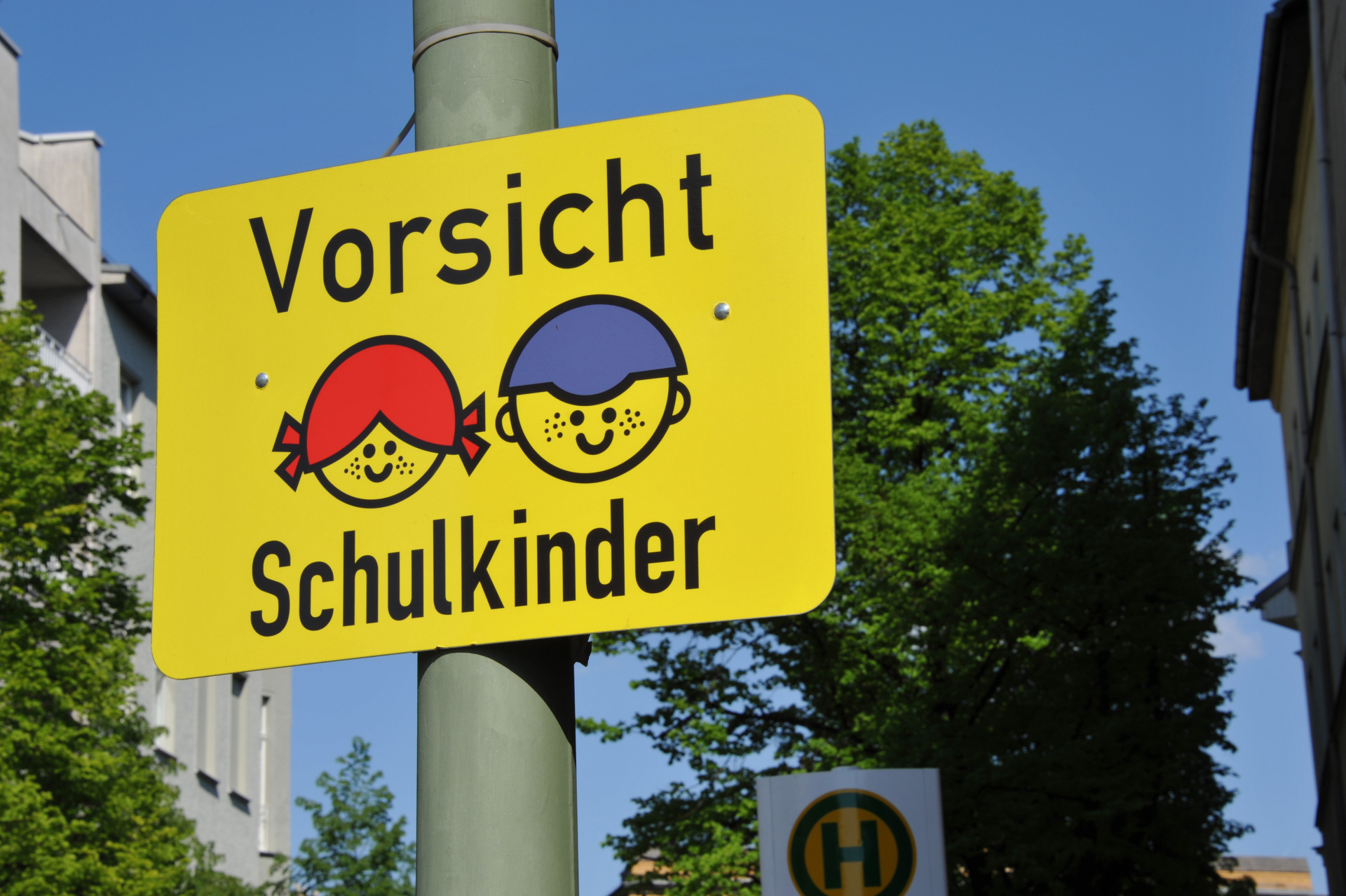 Schulkinder, Schild, Vorsicht, Spiel, Kind, Kinder, Warnung, Gefahr, Unfall, Verkehr, Straßenverkehr, Schüler, Schule, Schulweg, Sicherheit