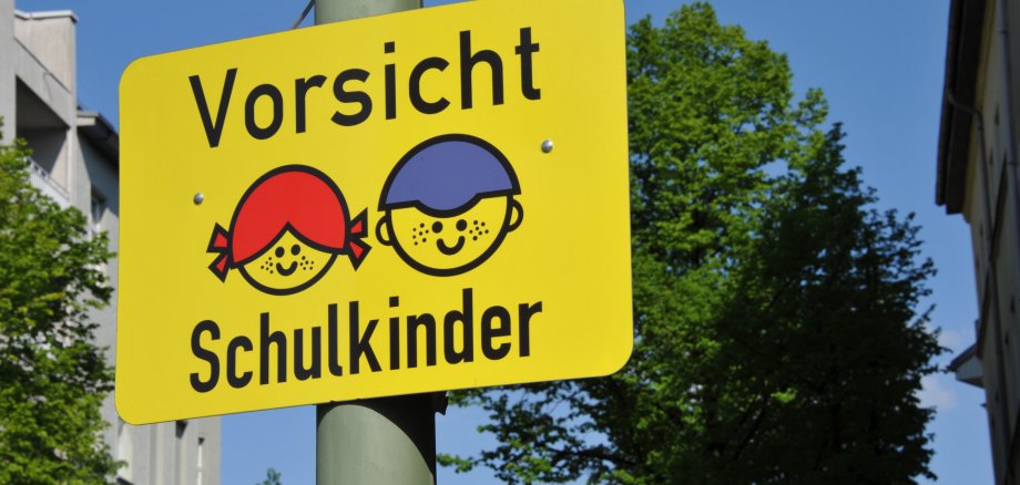Schulkinder, Schild, Vorsicht, Spiel, Kind, Kinder, Warnung, Gefahr, Unfall, Verkehr, Straßenverkehr, Schüler, Schule, Schulweg, Sicherheit Schulkinder, Schild, Vorsicht, Spiel, Kind, Kinder, Warnung, Gefahr, Unfall, Verkehr, Straßenverkehr, Schüler, Schule, Schulweg, Sicherheit